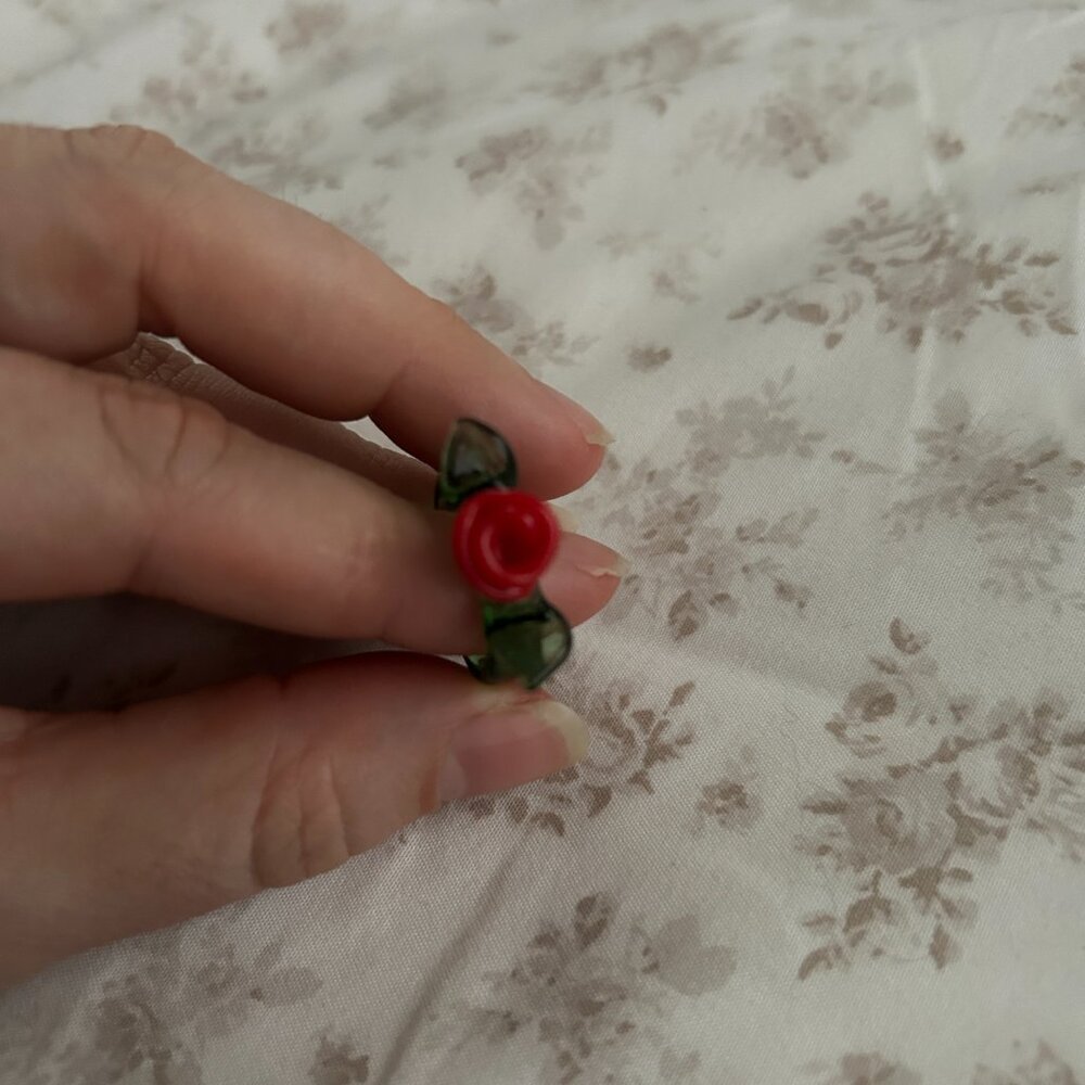 Lisa Says Gah glass rose ring - Picture 2 of 3